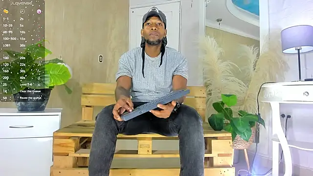 Snapshot of RicoBrown777_ chatting on 06/15/26, 04:01 RicoBrown777 online show from 06/15/26, 04:01