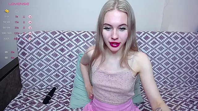 Snapshot of Olivia_Graceee chatting on 12/27/24, 04:21 Olivia Graceee online show from 12/27/24, 04:21