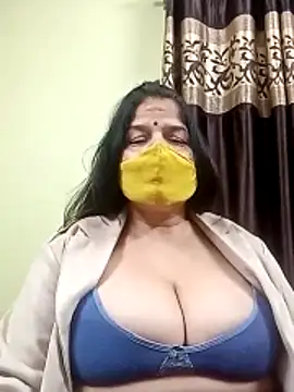 Snapshot of IndianAngle chatting on 12/21/25, 07:37 IndianAngle online show from 12/21/25, 07:37