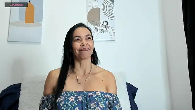 Snapshot of Evawalker_ chatting on 03/01/25, 02:04 Evawalker online show from 03/01/25, 02:04