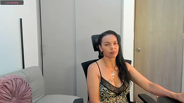 Snapshot of Evawalker_ chatting on 10/11/25, 12:55 Evawalker online show from 10/11/25, 12:55