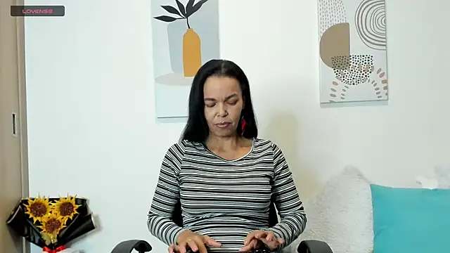 Snapshot of Evawalker_ chatting on 02/26/25, 01:36 Evawalker online show from 02/26/25, 01:36