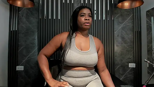 SaraiEvans online show from 10/28/25, 03:29