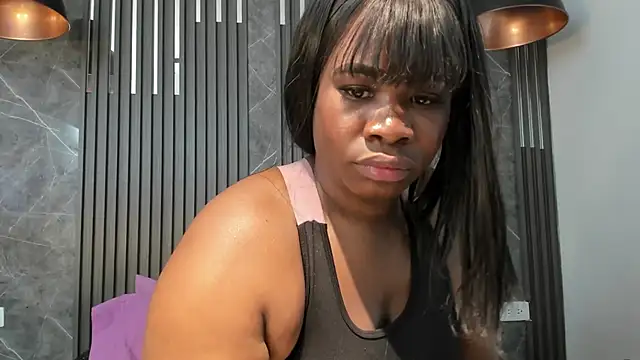 SaraiEvans online show from 12/05/25, 03:27