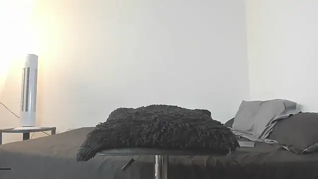 Snapshot of evanandsunny chatting on 12/14/24, 07:46 evanandsunny online show from 12/14/24, 07:46