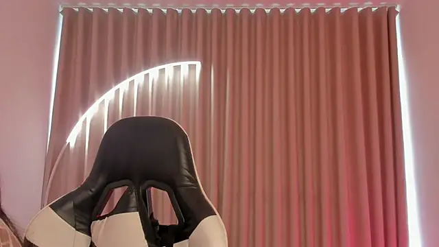 SavannahWildee online show from 10/08/25, 12:17