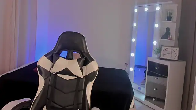 SavannahWildee online show from 01/29/25, 02:21