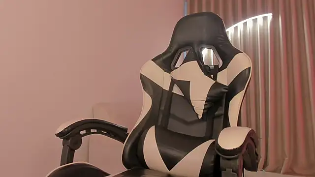 SavannahWildee online show from 10/04/25, 11:23