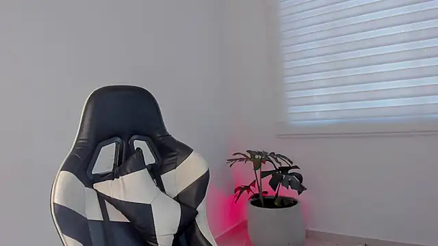 SavannahWildee online show from 07/07/26, 12:20