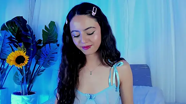 Snapshot of EmilyWithe chatting on 11/08/25, 08:56 EmilyWithe online show from 11/08/25, 08:56