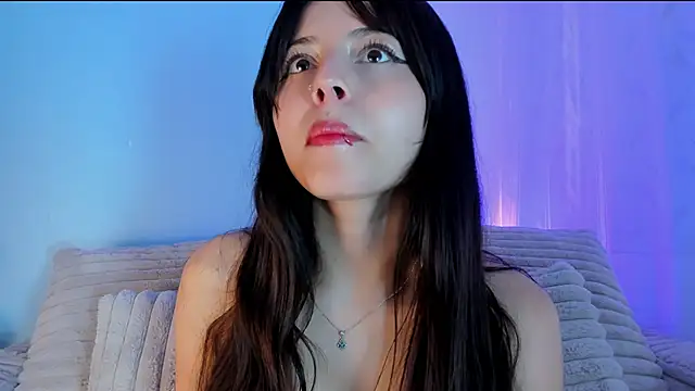 Snapshot of EmilyWithe chatting on 11/30/25, 11:49 EmilyWithe online show from 11/30/25, 11:49