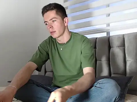 Eliantg online show from 12/25/24, 10:48