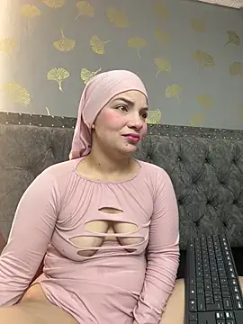 Layla kaderr online show from 04/14/26, 11:21