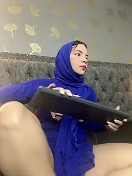 Layla kaderr online show from 04/15/26, 08:53