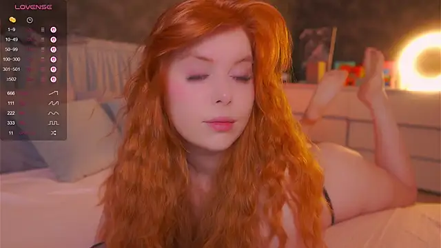 RedHotVixen0 online show from 12/22/25, 03:39