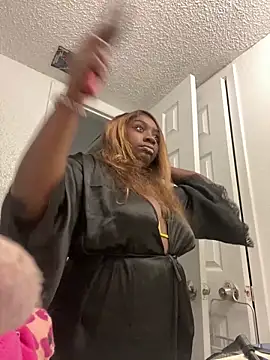 LillShayy online show from 12/17/25, 05:18