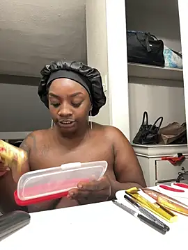 Snapshot of LillShayy chatting on 02/14/25, 11:20 LillShayy online show from 02/14/25, 11:20