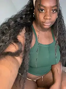 Snapshot of LillShayy chatting on 12/20/24, 06:35 LillShayy online show from 12/20/24, 06:35