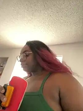 Snapshot of LillShayy chatting on 10/10/25, 05:25 LillShayy online show from 10/10/25, 05:25