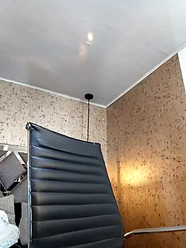 Michelle Brito1 online show from 10/25/25, 10:21