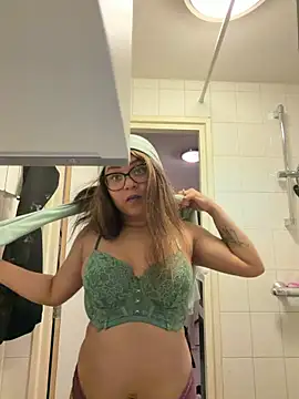 BaddieMelanie online show from 05/20/26, 07:49