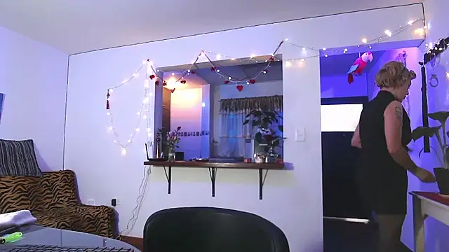 Snapshot of Maria_fernandaxxx_ chatting on 03/17/25, 04:01 Maria fernandaxxx online show from 03/17/25, 04:01