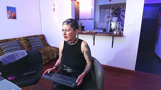 Snapshot of Maria_fernandaxxx_ chatting on 02/10/25, 11:02 Maria fernandaxxx online show from 02/10/25, 11:02
