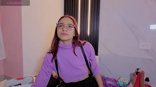 Scarlet Red  online show from 11/09/25, 01:04