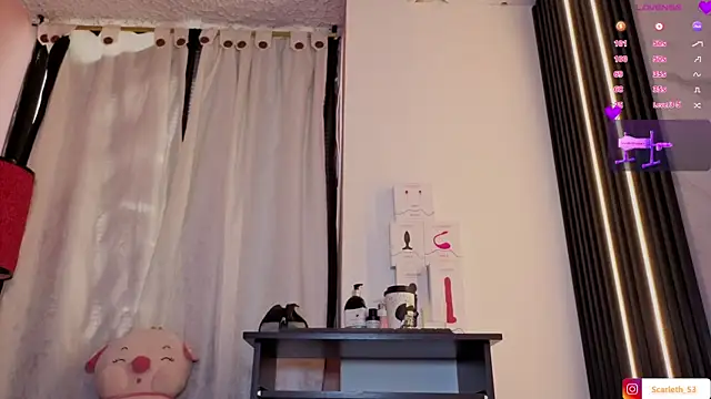 Scarlet Red  online show from 11/24/25, 12:27