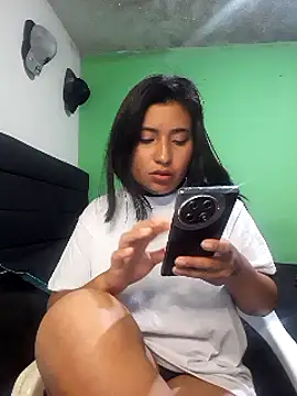 Snapshot of yuliparis chatting on 01/25/25, 03:09 yuliparis online show from 01/25/25, 03:09