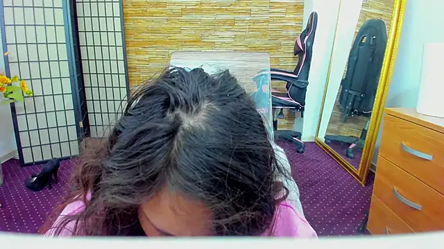 AishaRouhi online show from 12/21/25, 06:04