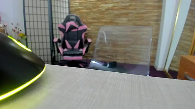 AishaRouhi online show from 12/03/25, 06:14