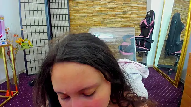 AishaRouhi online show from 12/22/25, 06:13