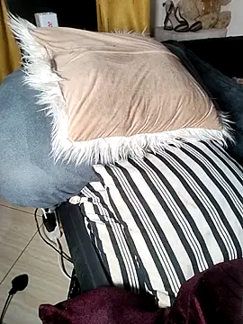 Hugemassivebootie online show from 12/01/25, 07:37