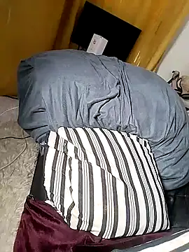 Hugemassivebootie online show from 11/17/25, 01:26