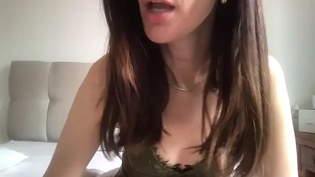 paolajonez online show from 10/13/25, 04:52