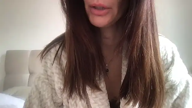 paolajonez online show from 10/15/25, 12:46