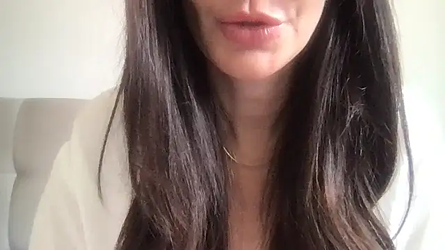 paolajonez online show from 02/15/26, 01:54