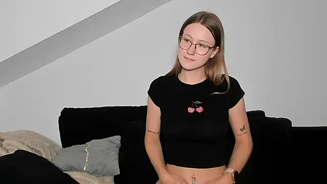 laurasommer online show from 05/19/26, 02:13