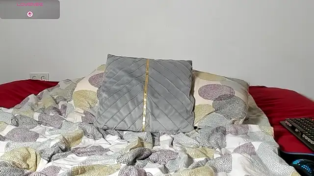 laurasommer online show from 10/19/25, 05:37