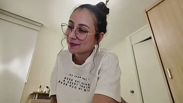 Snapshot of juanasnz99 chatting on 03/07/25, 04:13 juanasnz99 online show from 03/07/25, 04:13