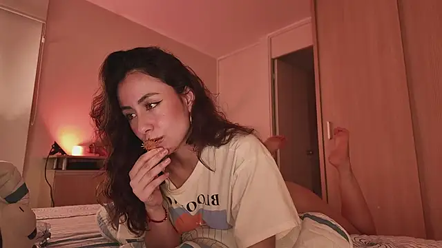 juanasnz99 online show from 11/24/25, 04:56