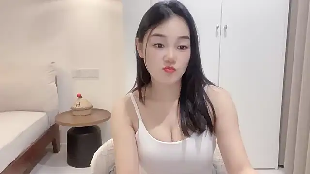 Snapshot of cloud8822 chatting on 06/23/26, 01:20 cloud8822 online show from 06/23/26, 01:20