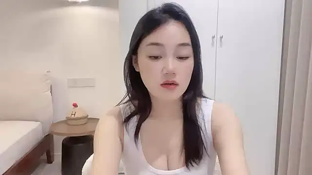Snapshot of cloud8822 chatting on 06/21/26, 01:39 cloud8822 online show from 06/21/26, 01:39