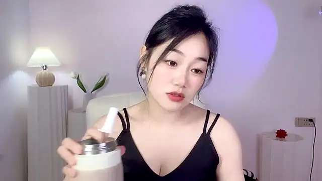 cloud8822 online show from 02/12/25, 02:21