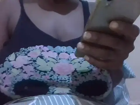Snapshot of Sexxy_bre chatting on 09/25/25, 04:57 Sexxy bre online show from 09/25/25, 04:57