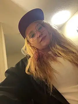 Lalalynn online show from 04/06/26, 01:34