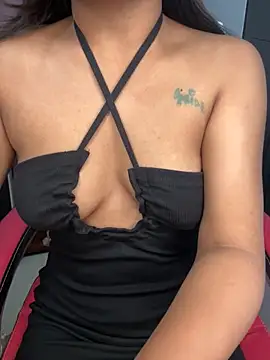 LeisyXO online show from 11/18/25, 06:44