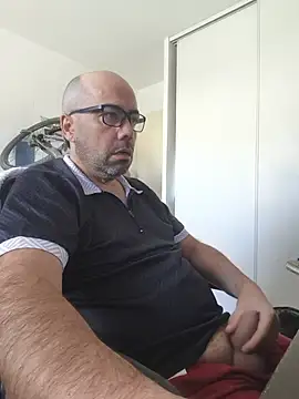 Snapshot of veryverybigdick45 chatting on 06/11/26, 09:39 veryverybigdick45 online show from 06/11/26, 09:39