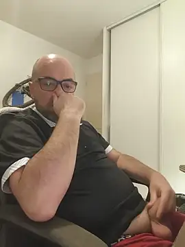 Snapshot of veryverybigdick45 chatting on 06/10/26, 10:22 veryverybigdick45 online show from 06/10/26, 10:22
